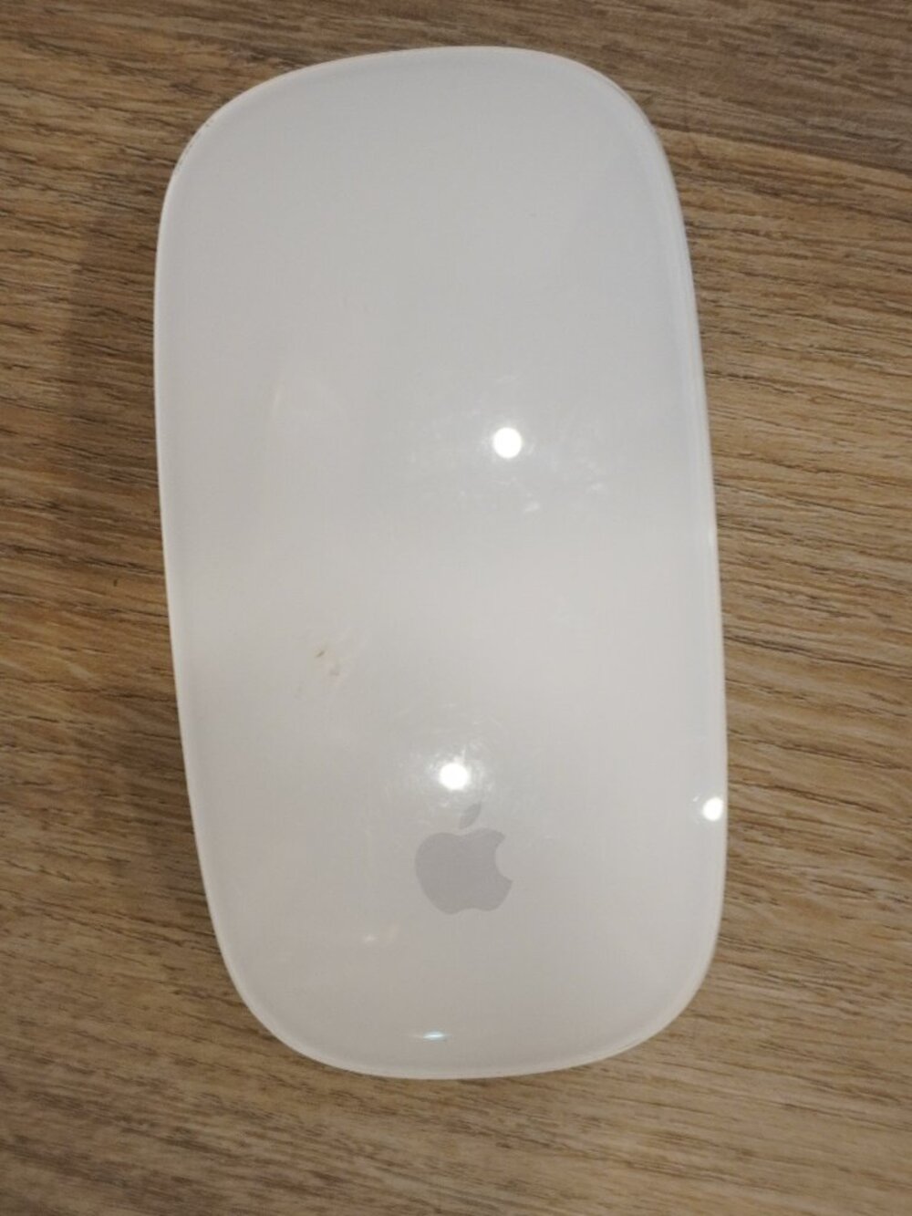Chargeable Apple Wireless Magic Mouse in White and Silver with Black Feet
